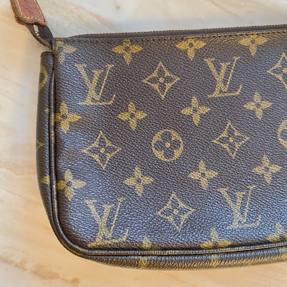 Authentic Louis Vuitton Monogram Pochette - Picture 4 of 12
